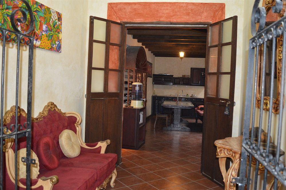 Hotel Y Galeria Uxlabil Antigua Exterior foto