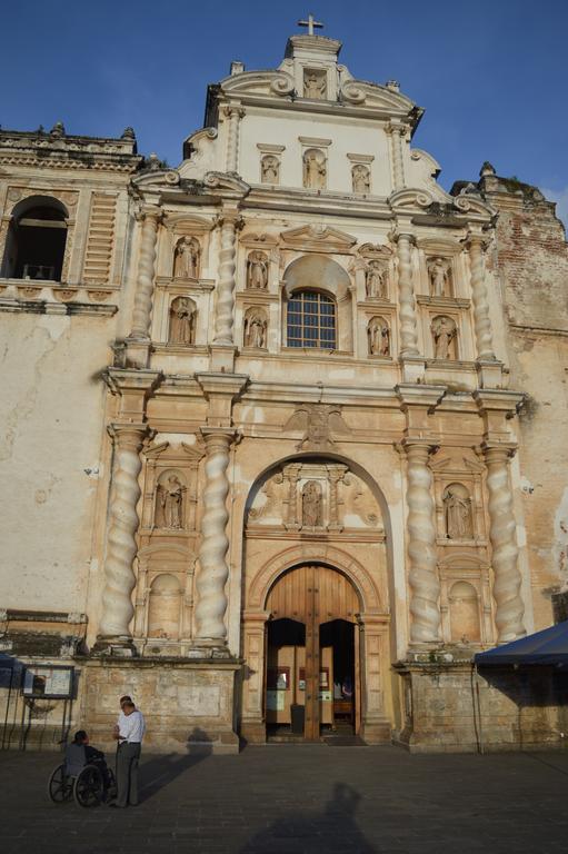 Hotel Y Galeria Uxlabil Antigua Exterior foto