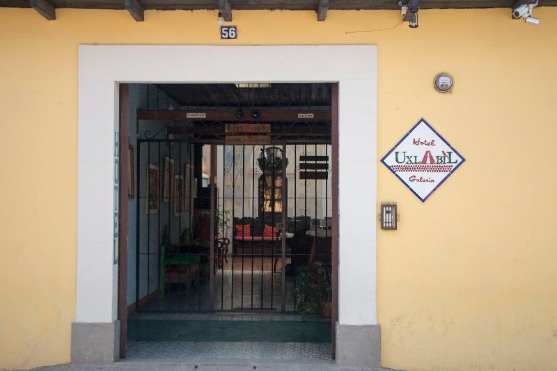Hotel Y Galeria Uxlabil Antigua Exterior foto